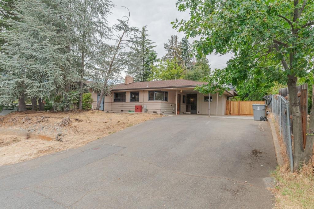 Foto principal - 1430 NE Sherman Ln