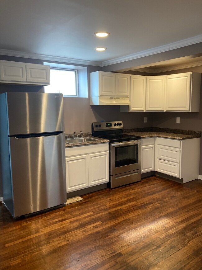 Foto del edificio - 308 Fitchville Rd