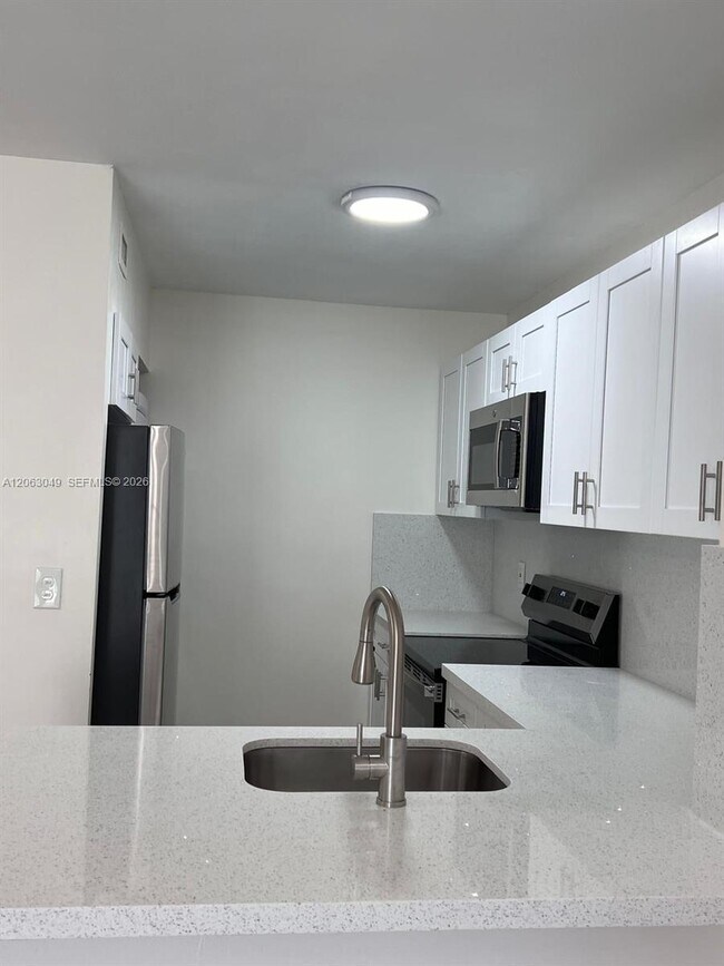 Building Photo - 2685 W 66th St
