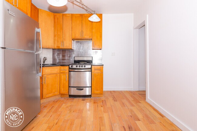 Building Photo - 160 Havemeyer St