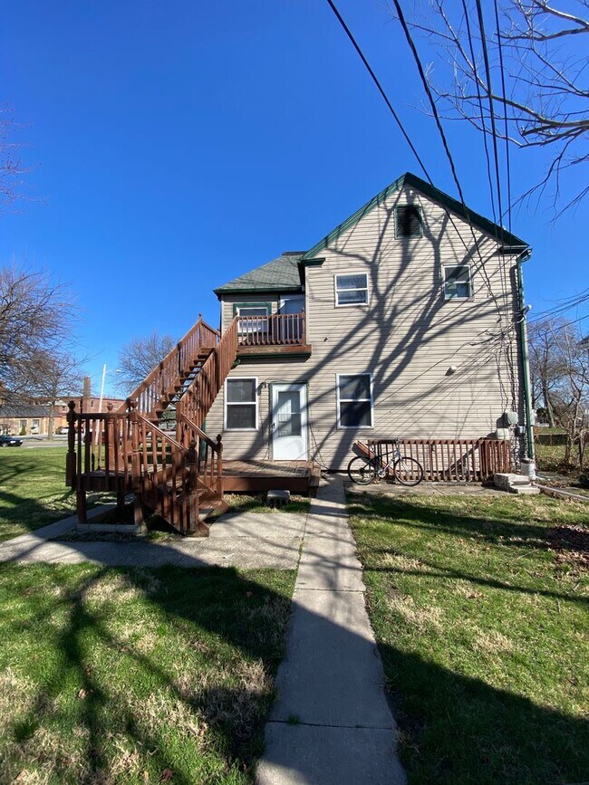 Building Photo - 236 E Dewald St