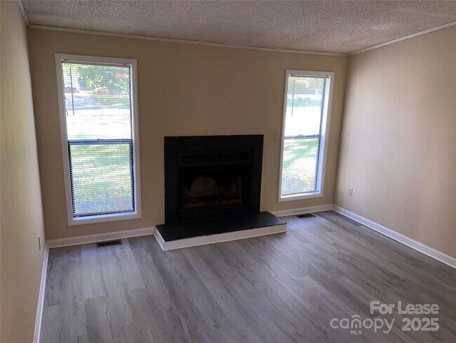Building Photo - 2236 Laburnum Ave