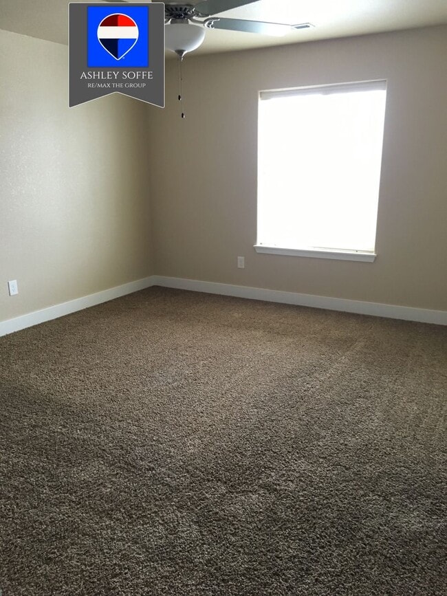 Building Photo - 6834 Umpqua River Rd