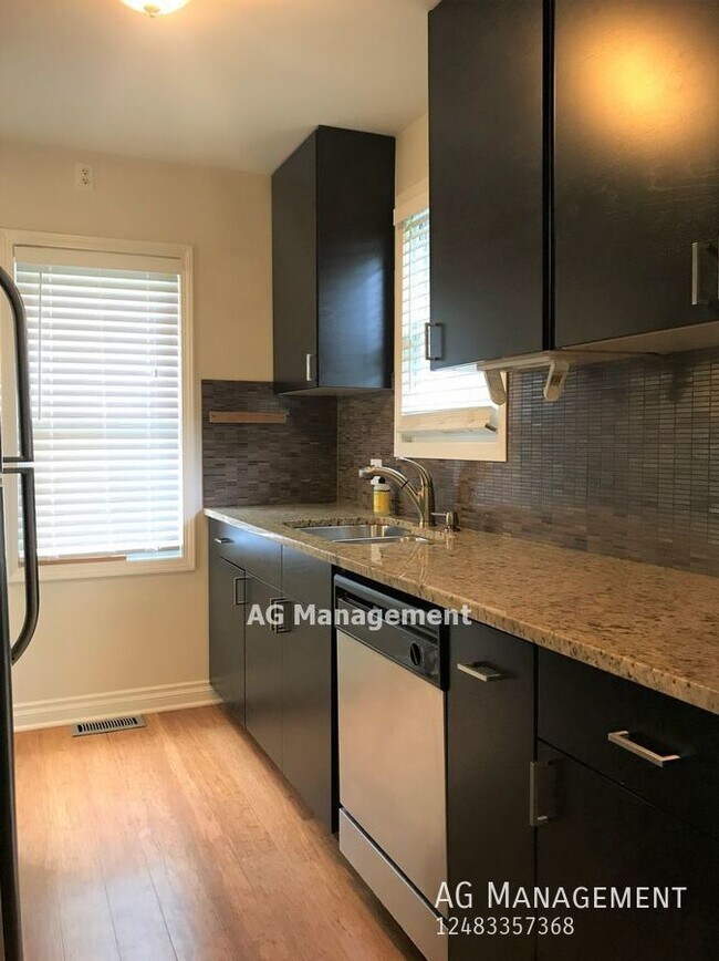 Building Photo - 3847 Robina Ave - Adorable Berkley 2Bed/1B...