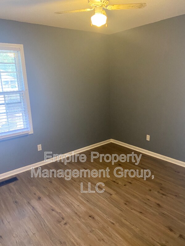 Foto del edificio - 5750 Dellwood Dr