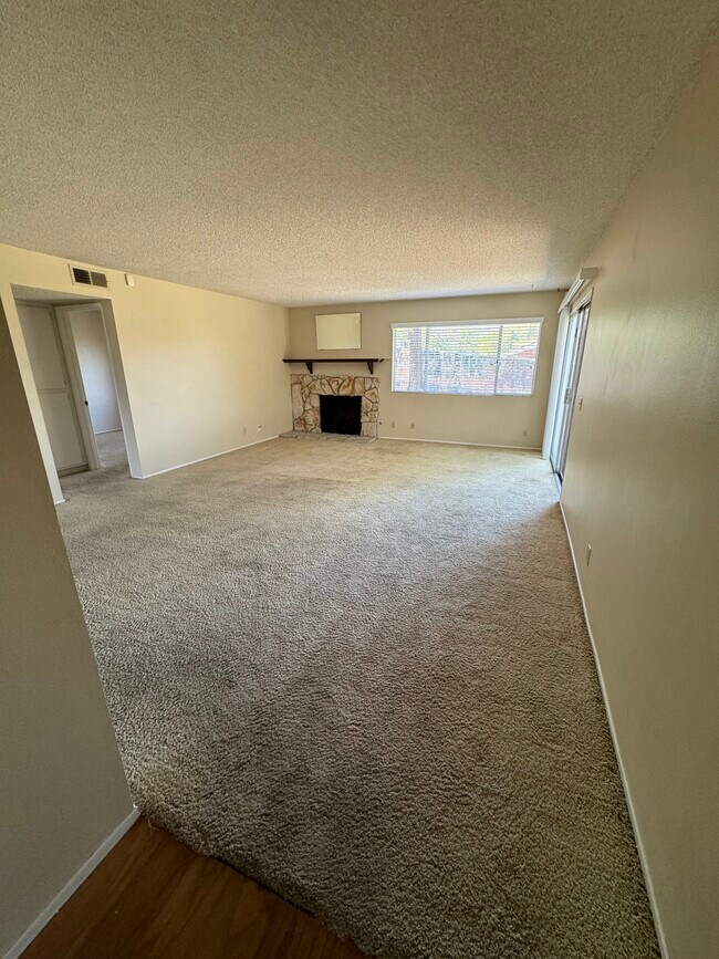 Foto del edificio - 330 Ivy Ln