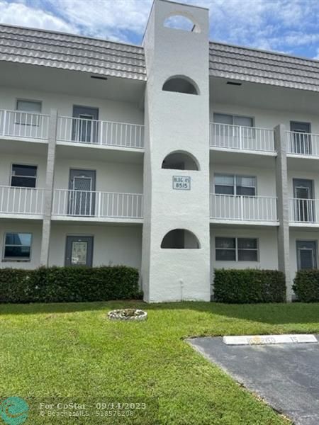 Foto del edificio - 8515 Sunrise Lakes Blvd