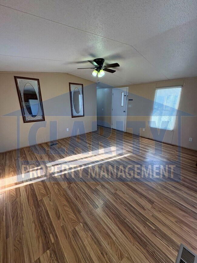 Building Photo - Single-level two bedroom in Old Fort