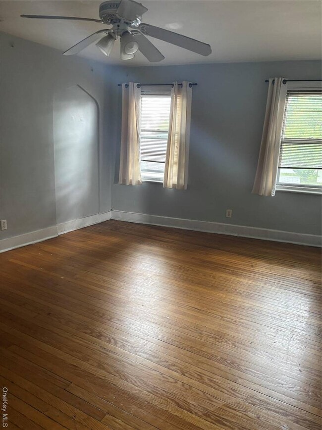 Building Photo - 457 Montauk Hwy