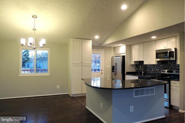 Building Photo - 22197 Stablehouse Dr