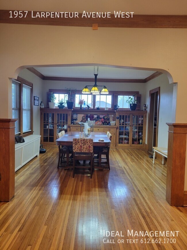 Building Photo - Large 4 BR Classic Craftsman Style Home, T...