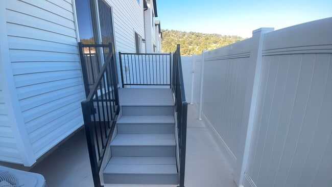 Building Photo - Modern 4 Bedroom Townhome in Cedar City. P...