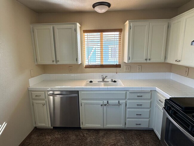 Foto del edificio - 1984 W Merritt Ave