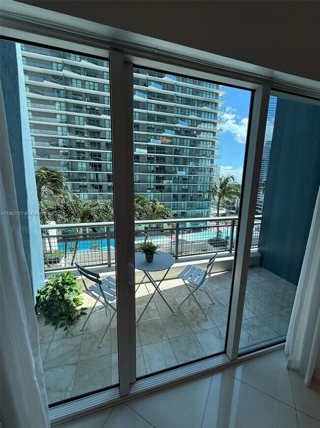 Foto del edificio - 60 SW 13th St