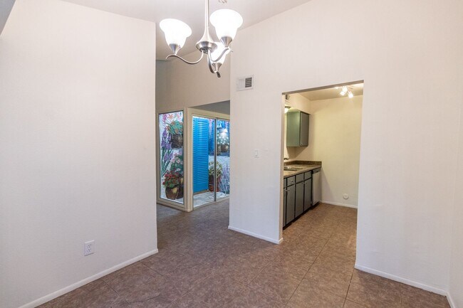 Building Photo - FANTASTIC 2 BEDROOM 2 BATH TOWN HOME IN GA...