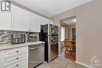 Building Photo - 17 Ravenscroft Ct