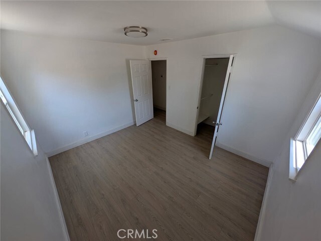 Foto del edificio - 7807 Louise Ave