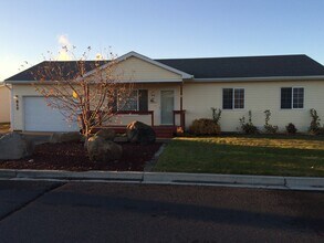 Building Photo - 317 5th Ave SE