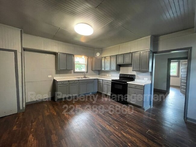 Photo - 1133 Maximillian St House