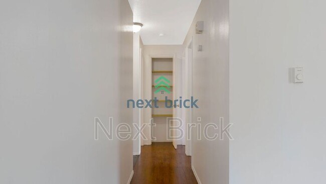 Building Photo - 1822 10th Ave W