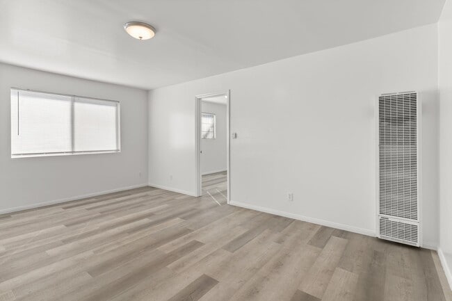 Building Photo - 11116 Berendo Ave