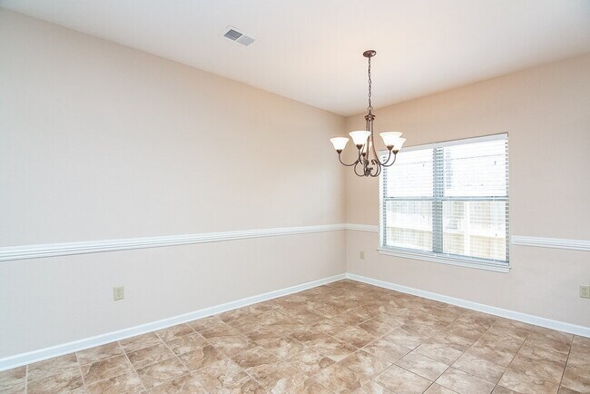 Building Photo - 15 Garden Springs Dr