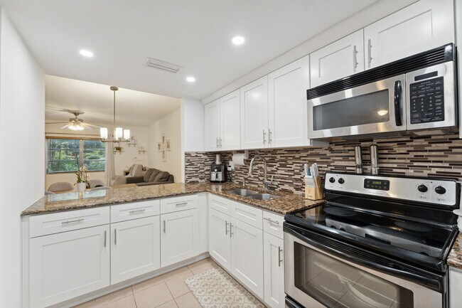 Building Photo - 9175 SW 77th Ave