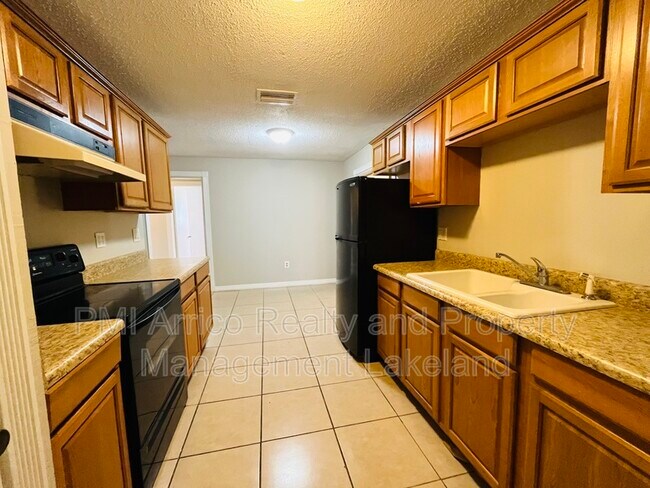 Foto del edificio - 829 W Carole St