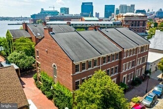 Building Photo - 926 Fell St