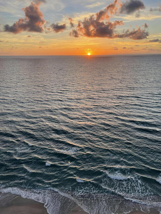 Foto del edificio - 5380 N Ocean Dr