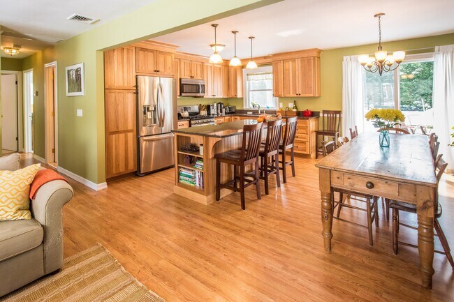 Building Photo - 16 Beechwood Dr