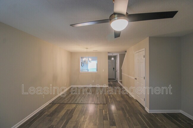 Foto del edificio - 803 Reserve Way