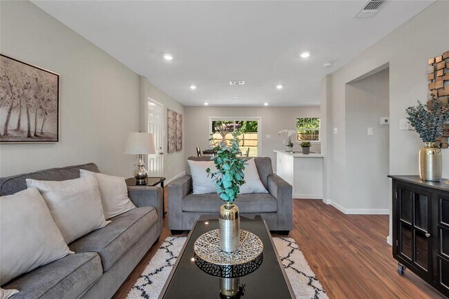 Foto del edificio - 4655 Silversprings Dr