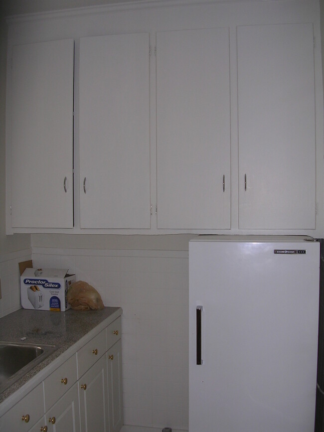 Building Photo - 211 Park Dr