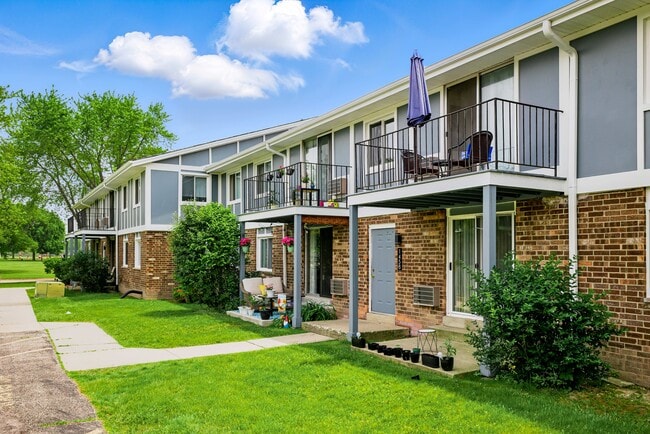 Building Photo - Camelot Apartments