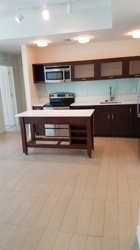 Foto principal - 879 N Orange Ave