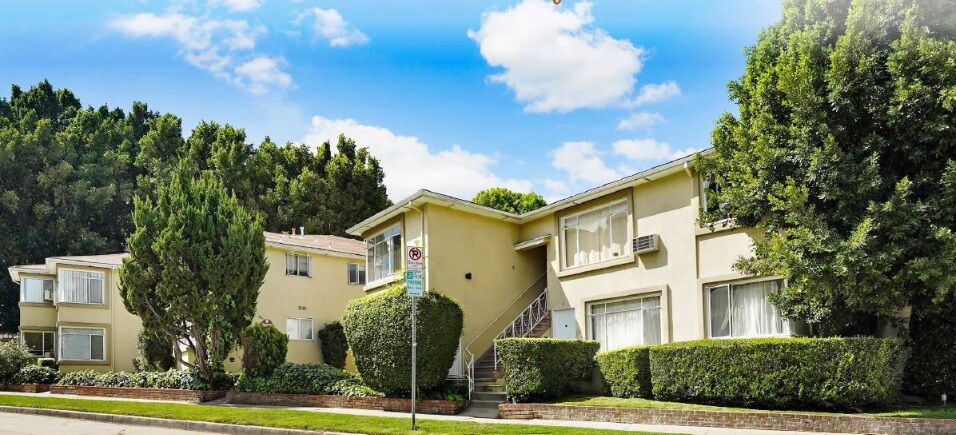 Foto principal - 4321 Saugus Ave