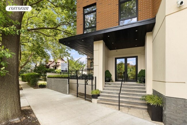 Building Photo - 585 Argyle Rd