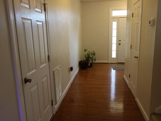 Building Photo - Shadowlawn