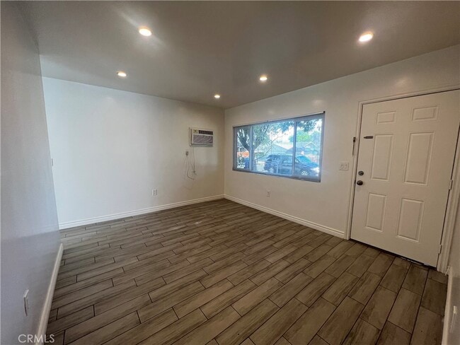 Foto del edificio - 324 W Park St