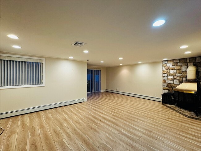 Building Photo - 6 Fresno Dr