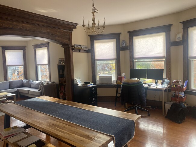 Fotografía del edificio - 616 Whalley Ave