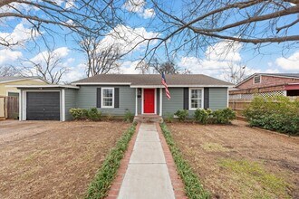 Building Photo - 3100 Colonial Ave