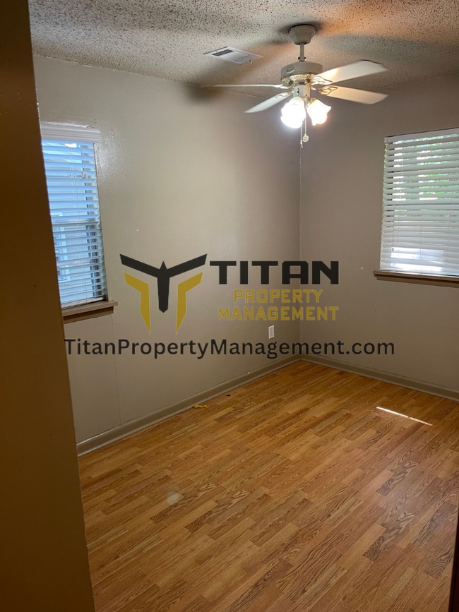 Building Photo - 3 bed home available for rent!