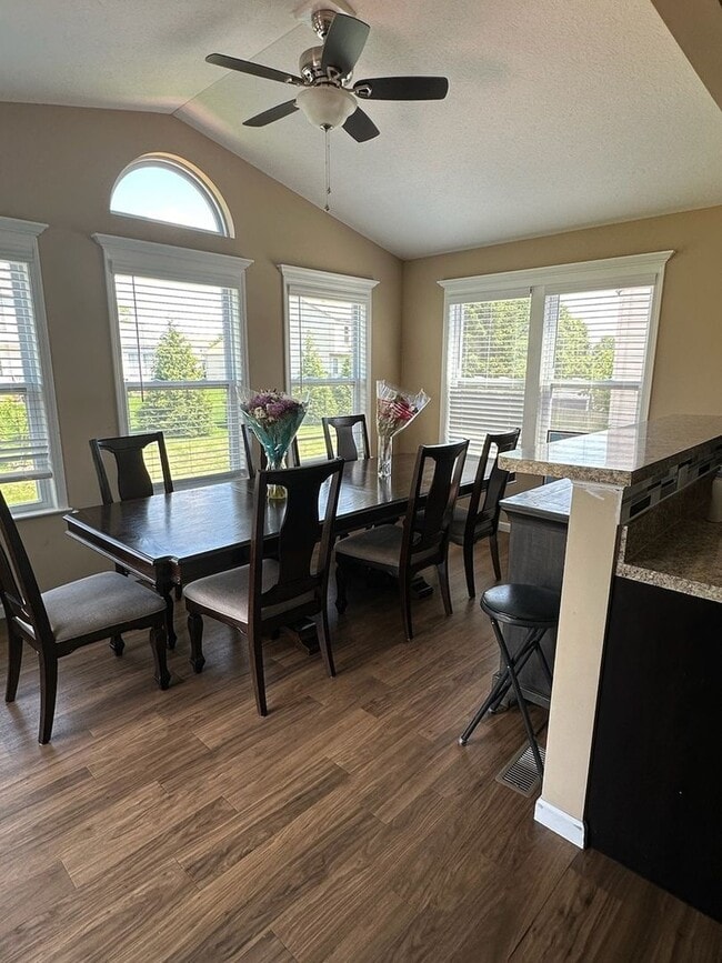 Building Photo - Spacious 5BR House in Commercial Point