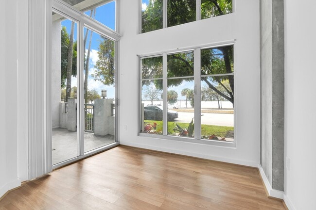 Building Photo - 300 S Australian Ave