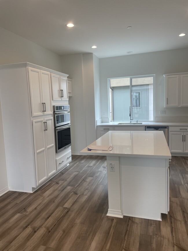 Building Photo - 136 Sawbuck