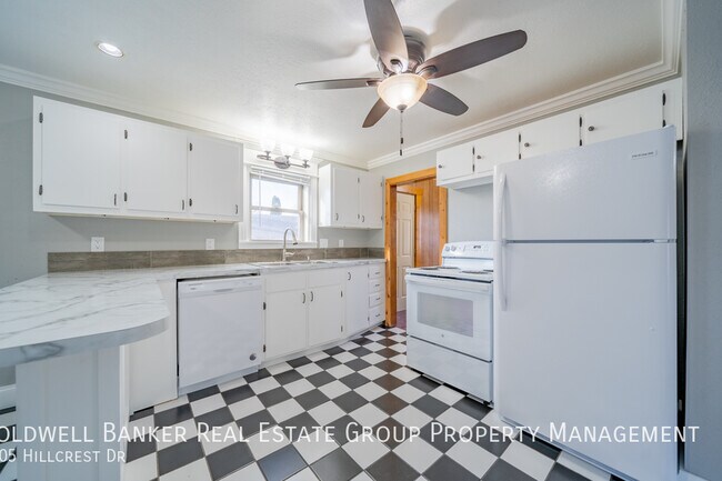 Building Photo - 1205 Hillcrest Dr