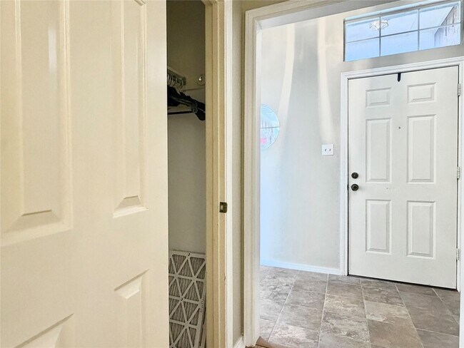 Building Photo - 2633 Bauer Dr