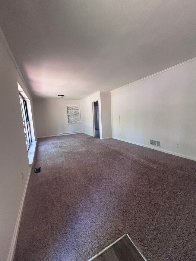 Foto del edificio - Great 3 bedroom home available in East Charlotte